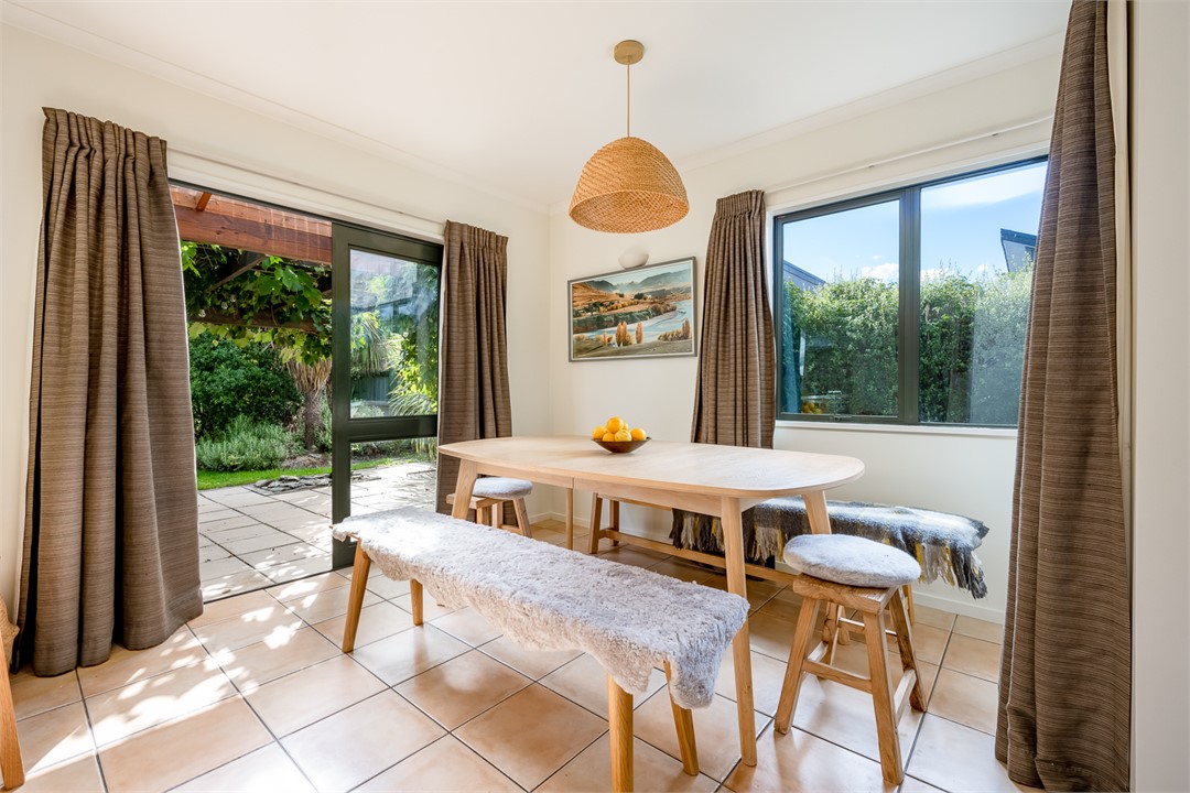 Andy's House, sunny 4 bedrooms on Lagoon Ave Albert Town Holiday Home