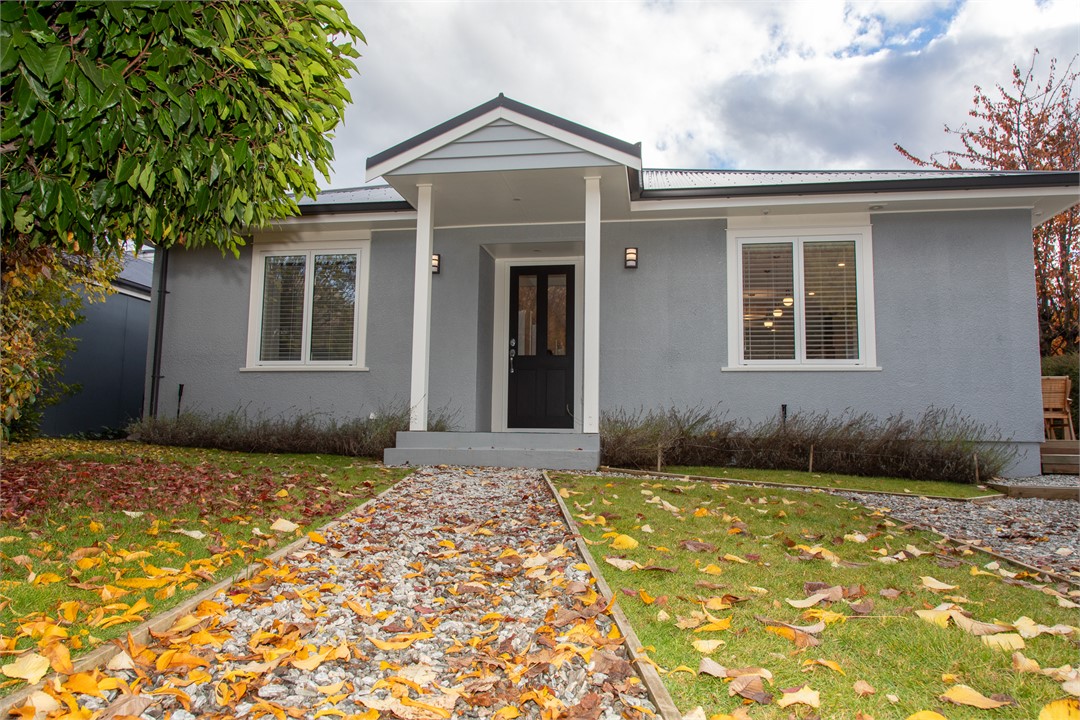 Duff's Cottage Arrowtown Cottage for rent Holiday Houses