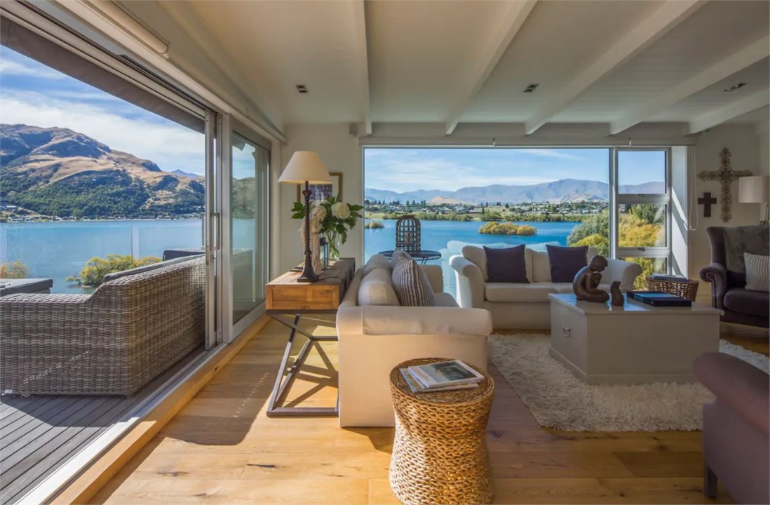 Stylish Sunfilled Luxury Home on Lake Queenstown Hill for rent
